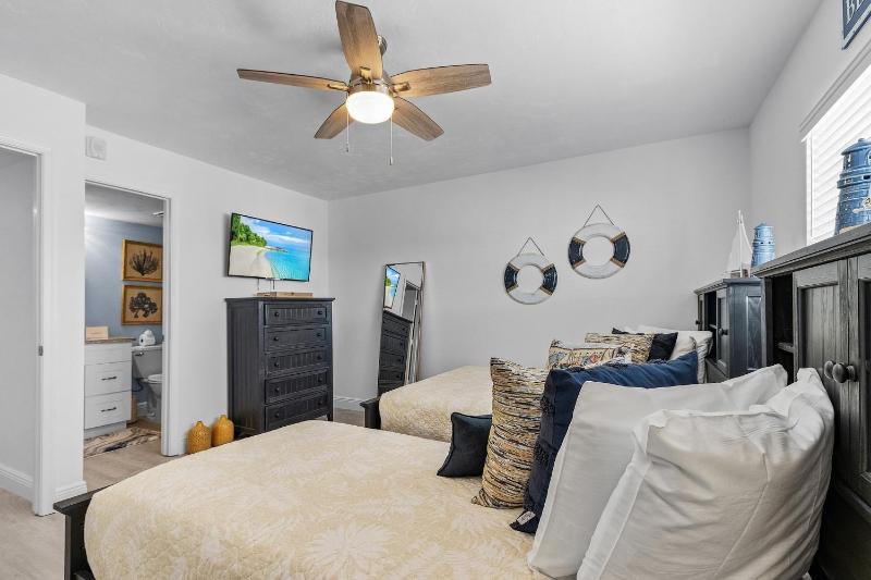 Royal Pelican - New Listing - 4511 Bay Beach Ln condo - image 9