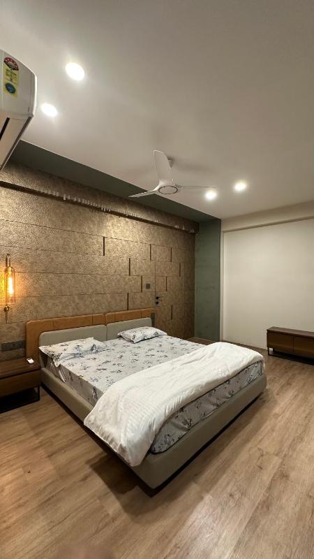 Woodlands Apartment- Fully furnished Luxury Apt - image 15