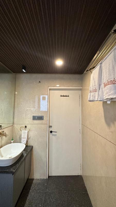 Woodlands Apartment- Fully furnished Luxury Apt - image 13