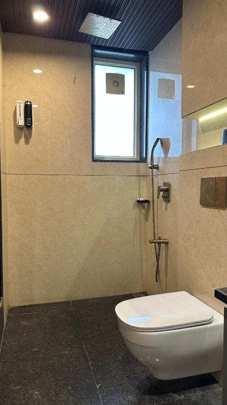 Woodlands Apartment- Fully furnished Luxury Apt - image 12