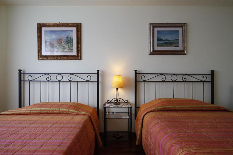 Twin Room with Private External Bathroom image 4