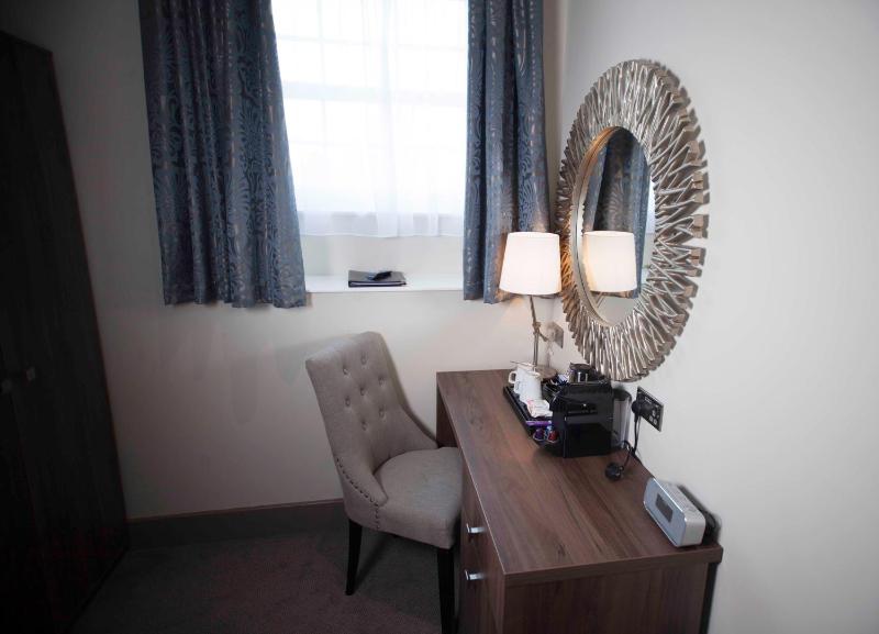 Best Western Chilworth Manor Hotel - image 11