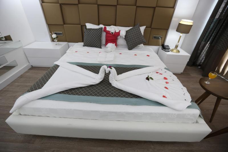 Double Room image 2