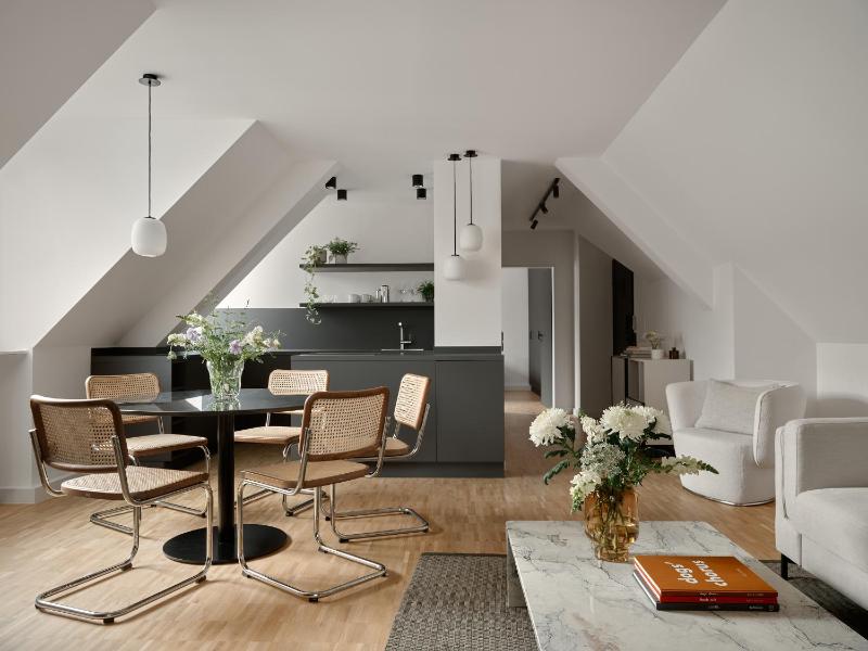 Bob W Munich Schwabing - image 12