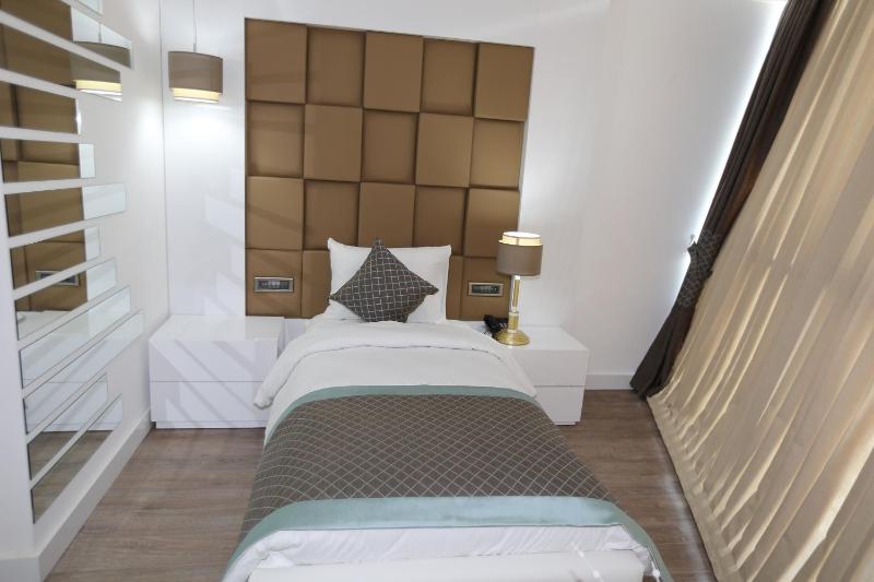 Single Room image 3
