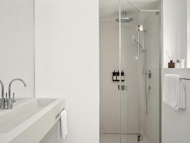 Bob W Munich Schwabing - image 13