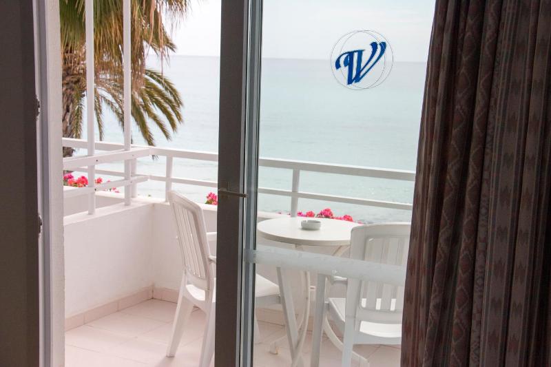 Triple Room with Sea View image 4