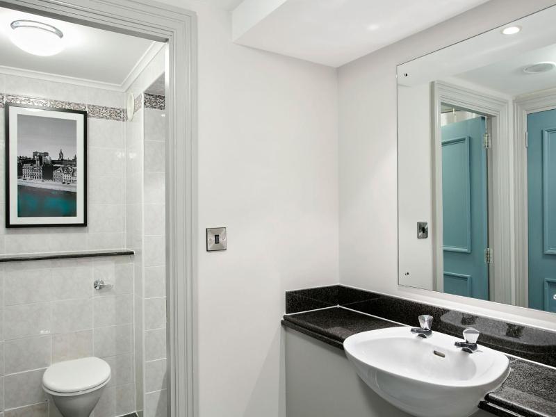 Standard Double Room image 3