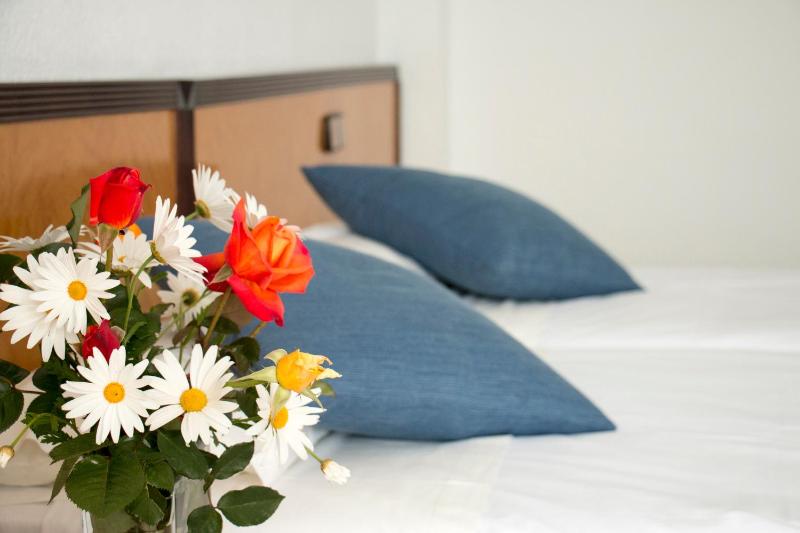 Triple Room with Side Sea View image 2