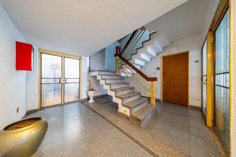 Spacious apartment in the central area - image 14