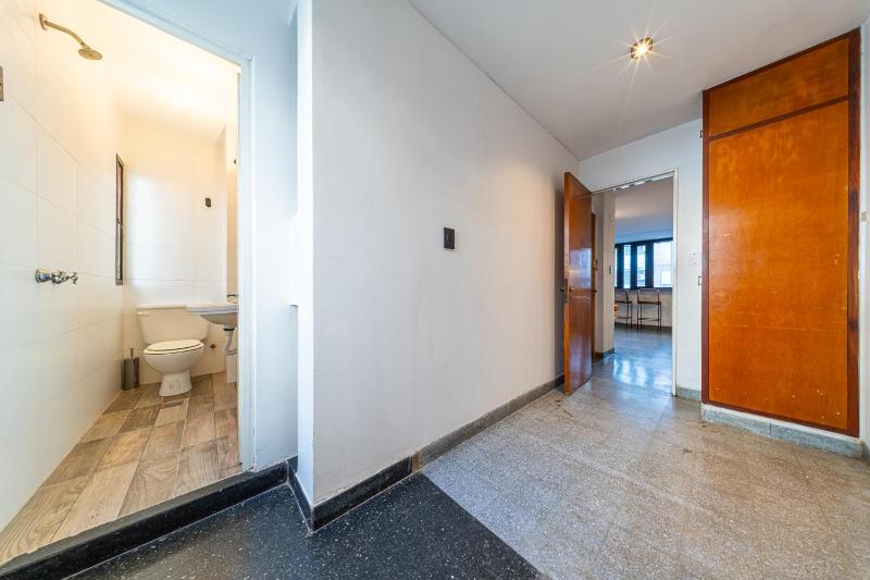 Spacious apartment in the central area - image 21