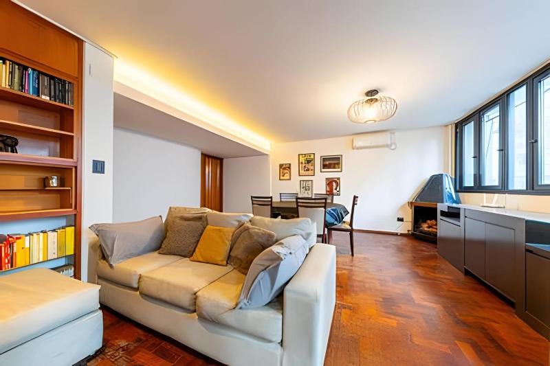 Spacious apartment in the central area - image 1