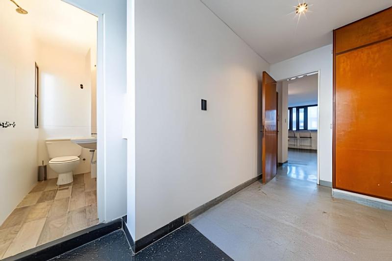Spacious apartment in the central area - image 11