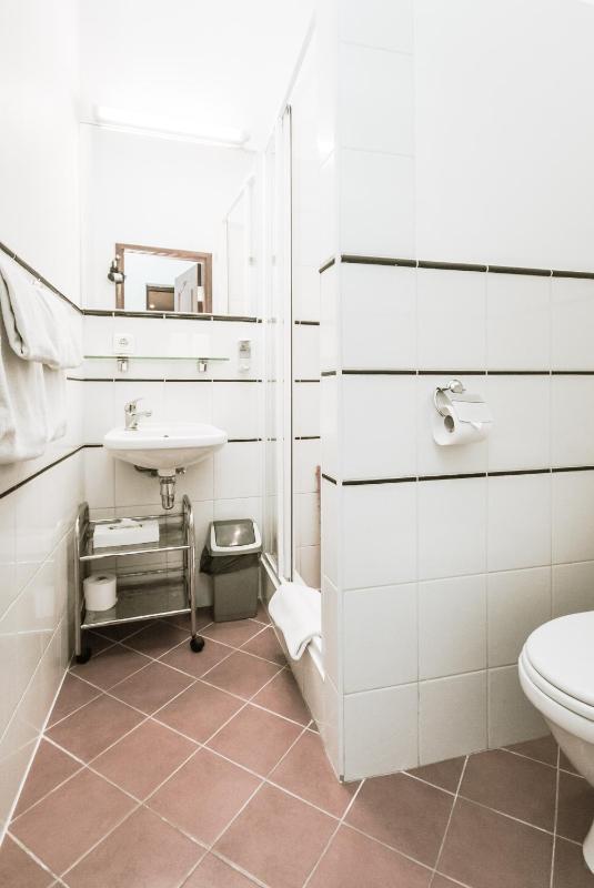 Hotel Kert FREE PARKING - image 10