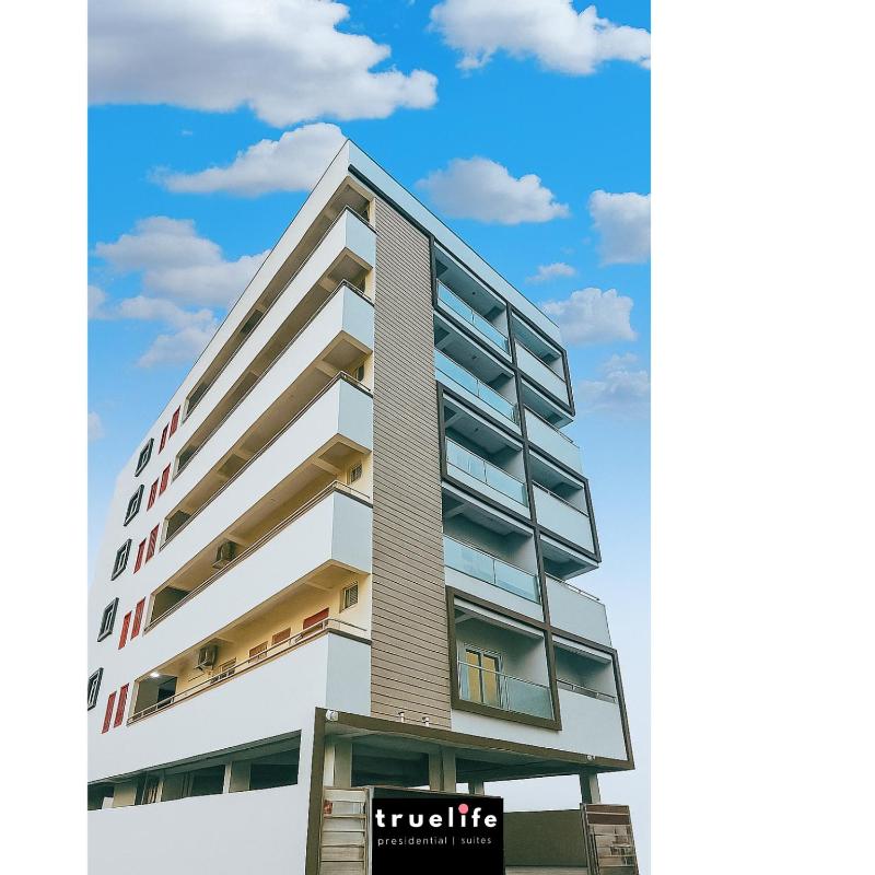 TrueLife Presidential Suites - 3BHK Luxurious AC Apartments - Modular Kitchen RO water system Microwave - Super fast WiFi 55 Smart TV 250 Airtel Channels - 3 bathrooms - Parking - Nearby PS4 A2B pure veg restaurants - Top service with lots of love - image 9
