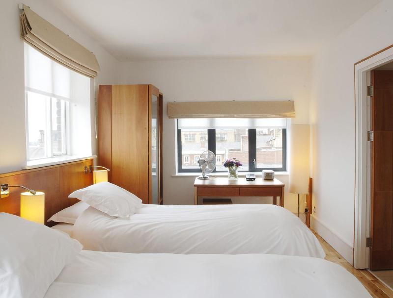 Standard Twin Room image 1
