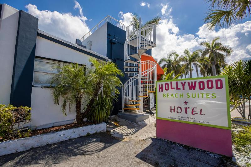Hollywood Beach Suites and Hotel - image 32