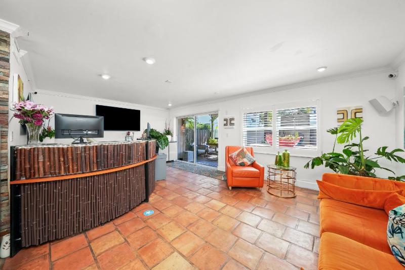 Hollywood Beach Suites and Hotel - image 41