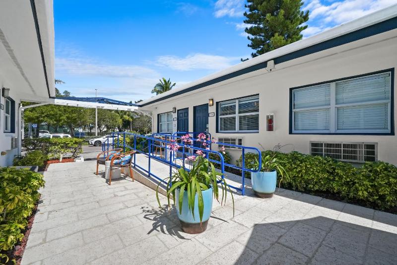 Hollywood Beach Suites and Hotel - image 9