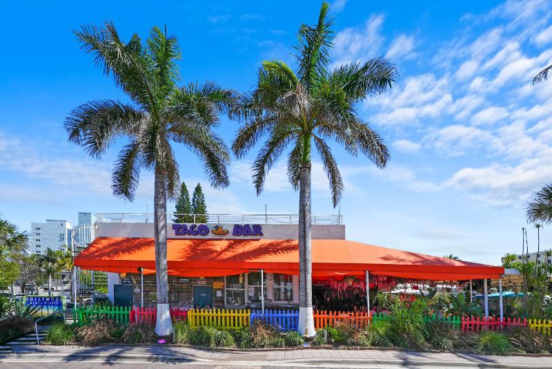 Hollywood Beach Suites and Hotel - image 29