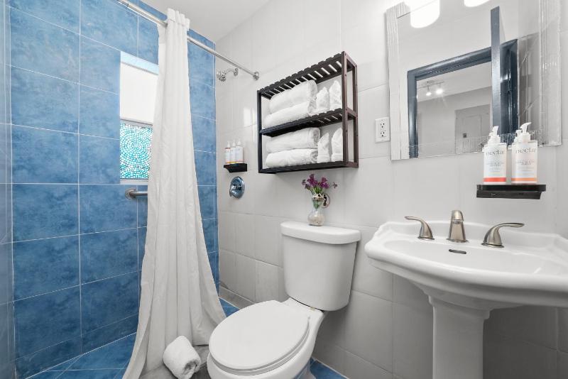Hollywood Beach Suites and Hotel - image 3