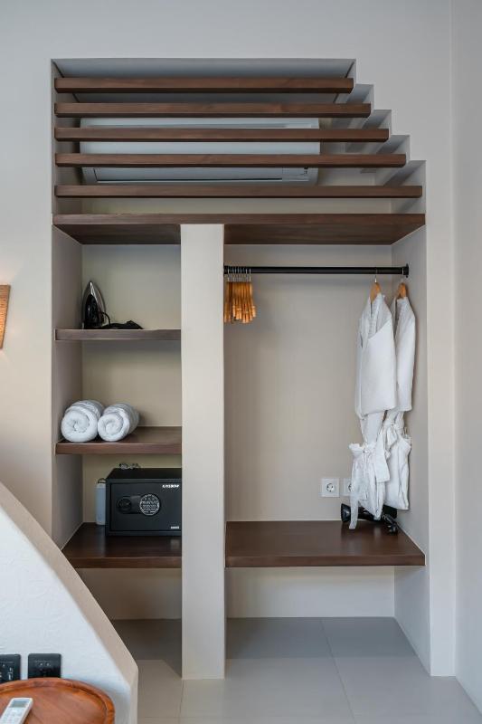 Villa Padang Senang - Tropical Luxe 3BR Short Walk to the Beach - image 6