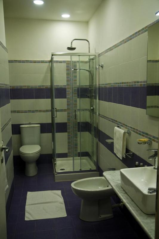 Deluxe Triple Room image 3