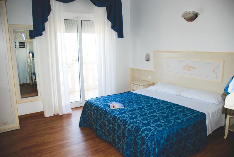 Family Room with Sea View image 3