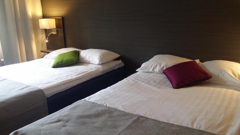 Standard Twin Room image 2