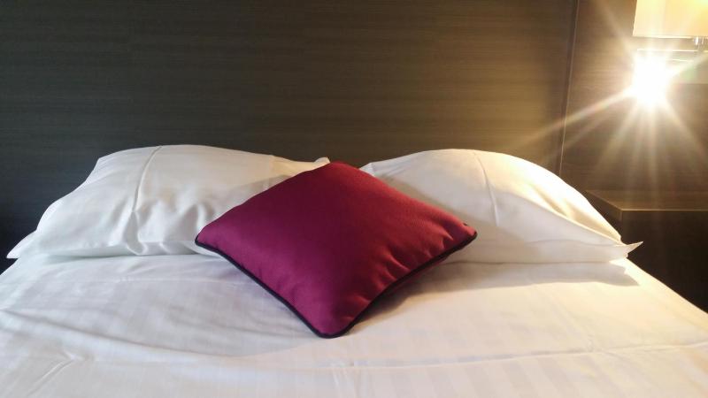 Standard Twin Room image 3