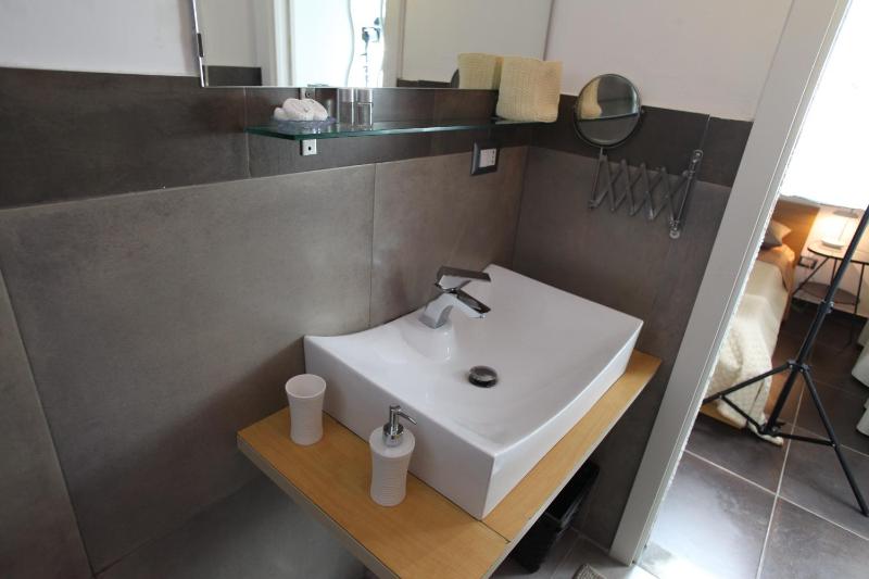 Double Room image 4
