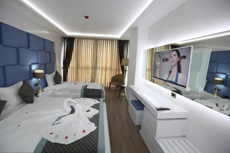 Standard Triple Room image 4