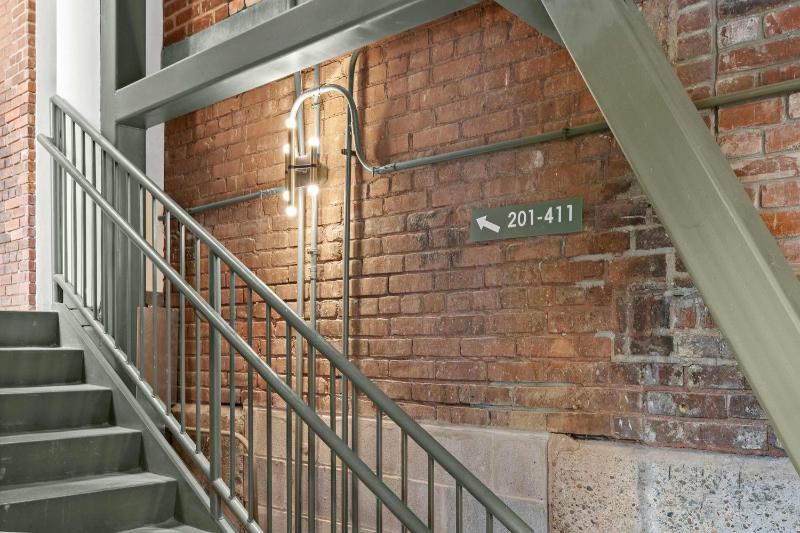 Bright and Modern Studio in Louisville # 103 - image 18