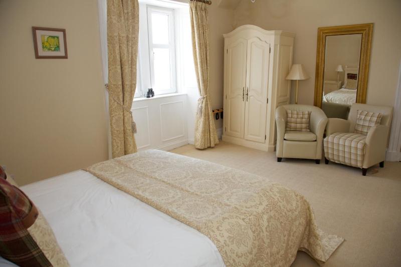 Suite with Sea View image 3