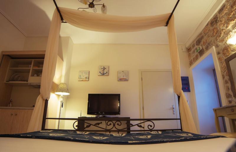 Deluxe Double Room with Balcony image 3