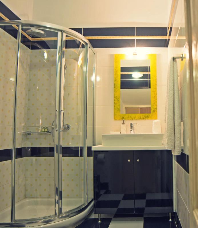 Deluxe Double Room with Balcony image 2