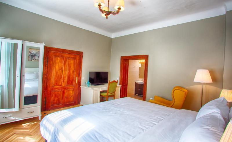 Standard Double Room image 3