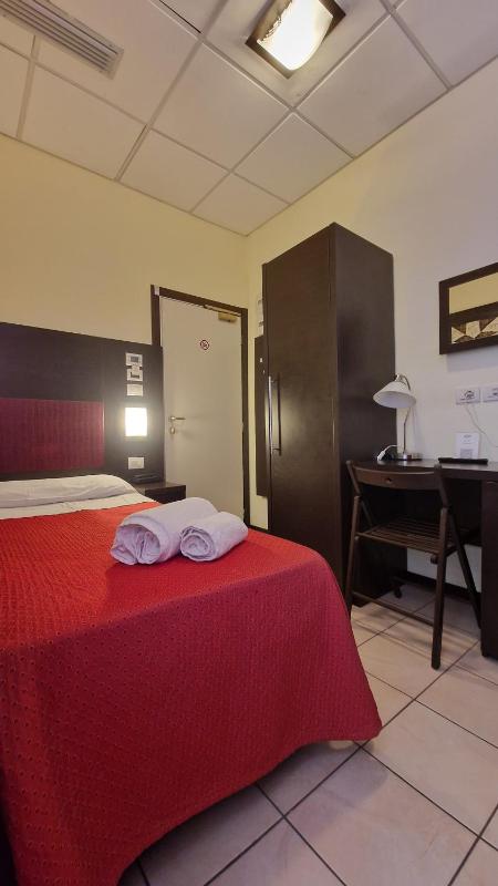Hotel Alibi - image 19