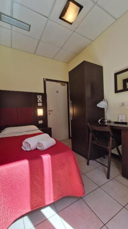 Hotel Alibi - image 44