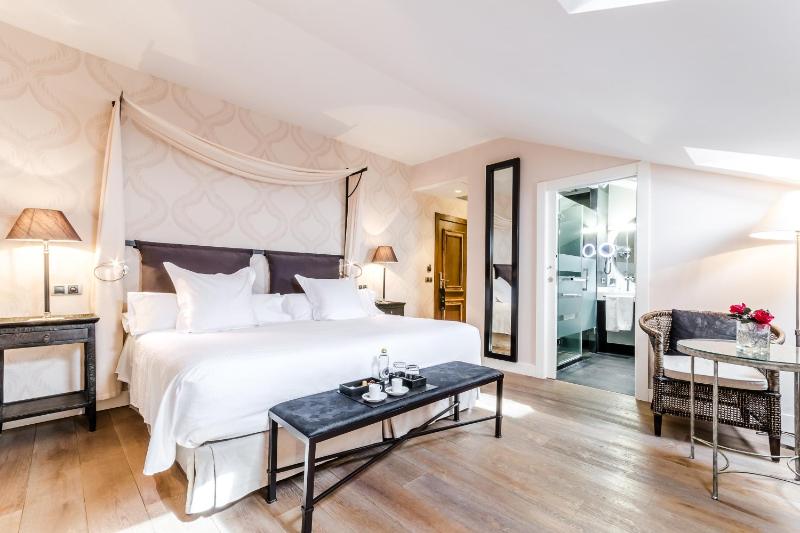 Room #18944528 image 1