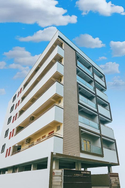 TrueLife Presidential Suites - 3BHK Luxurious AC Apartments - Modular Kitchen RO water system Microwave - Super fast WiFi 55 Smart TV 250 Airtel Channels - 3 bathrooms - Parking - Nearby PS4 A2B pure veg restaurants - Top service with lots of love - image 1