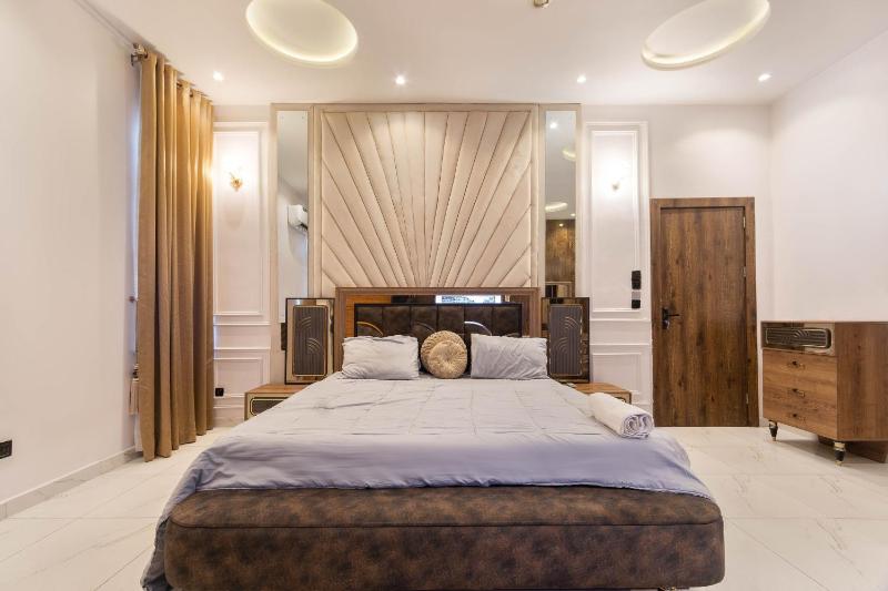 5 bedroom apartment at Lekki phase 2 Ologolo Lagos - image 4