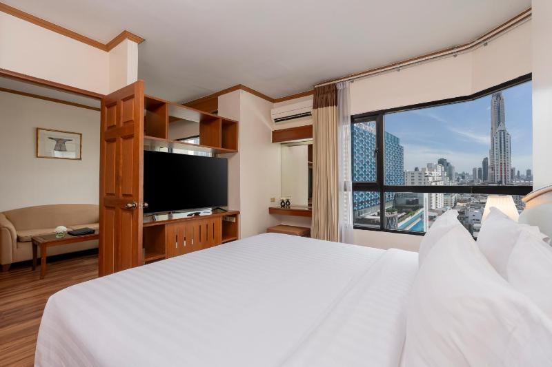Grand Diamond Suites Hotel - image 5