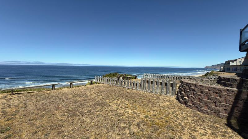 Seahorse Oceanfront Lodge - image 17