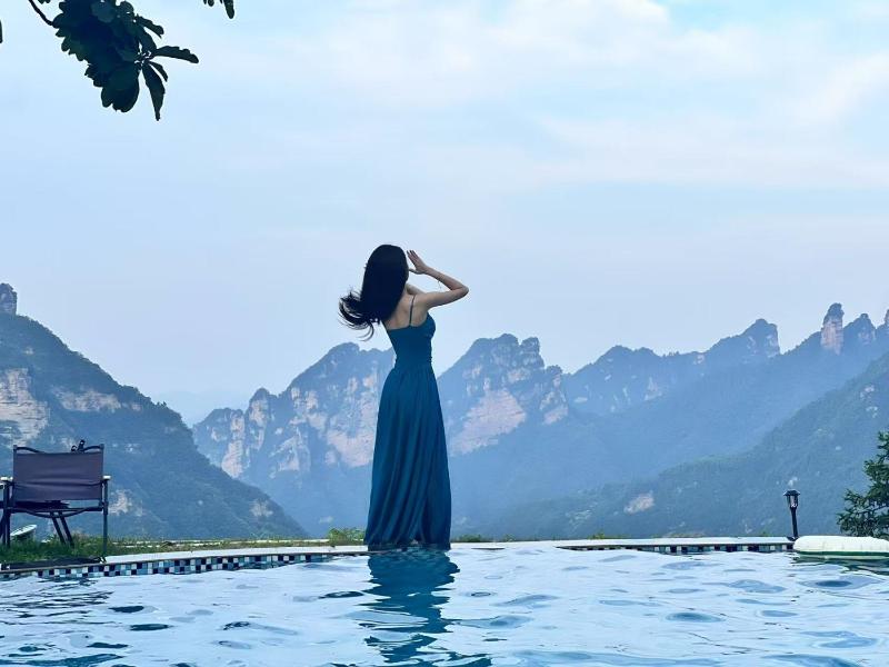 Zhangjiajie Flowers ValleyWatching Sunrise Cloud Sea enjoying an infinity pool free Chinese and Western breakfast and free shuttle service to the entrance of the National Forest Park - image 8