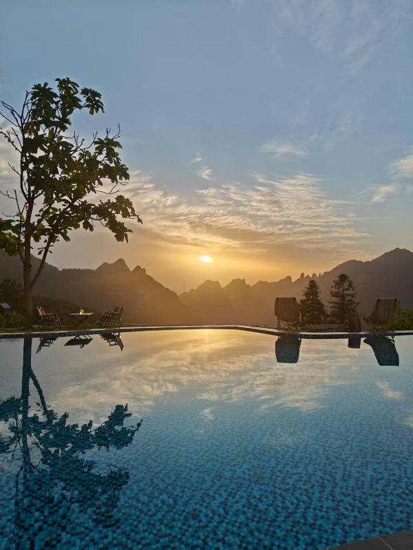 Zhangjiajie Flowers ValleyWatching Sunrise Cloud Sea enjoying an infinity pool free Chinese and Western breakfast and free shuttle service to the entrance of the National Forest Park - image 13