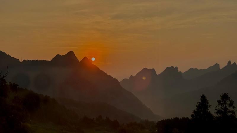 Zhangjiajie Flowers ValleyWatching Sunrise Cloud Sea enjoying an infinity pool free Chinese and Western breakfast and free shuttle service to the entrance of the National Forest Park - image 49