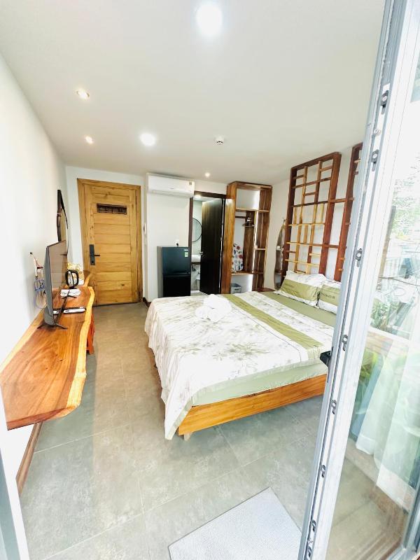 201MSNK Maison Luxe Studio with Balcony - image 4