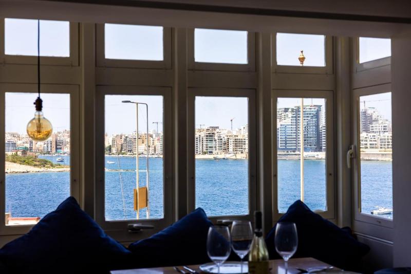 Scenic Valletta Luxury Townhouse - image 4