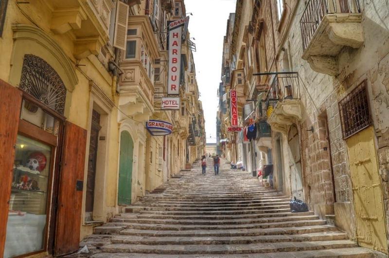 Scenic Valletta Luxury Townhouse - image 8